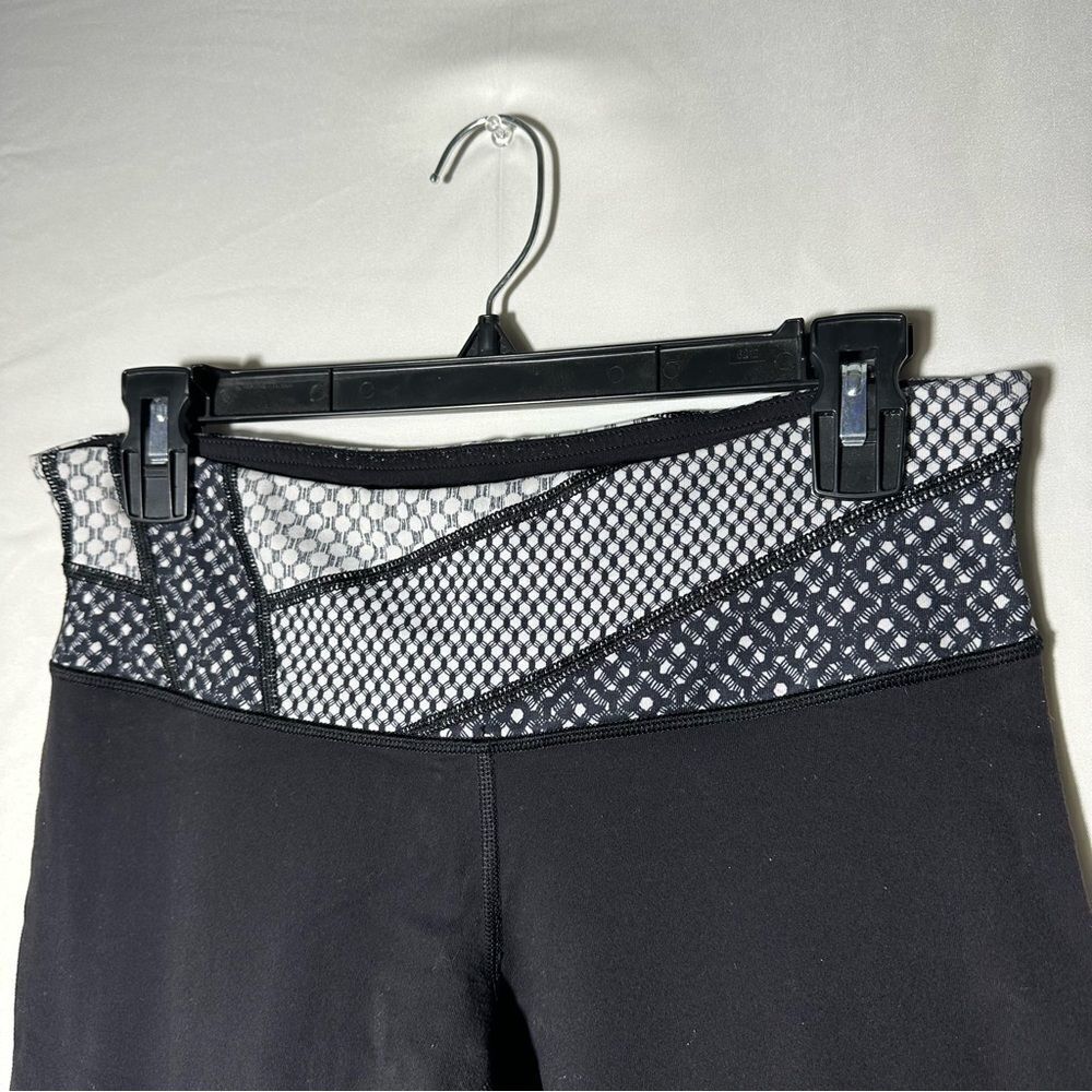 Lululemon Athletica Black Leggings with White Patterned Waistband Size 8 - Picture 2 of 7